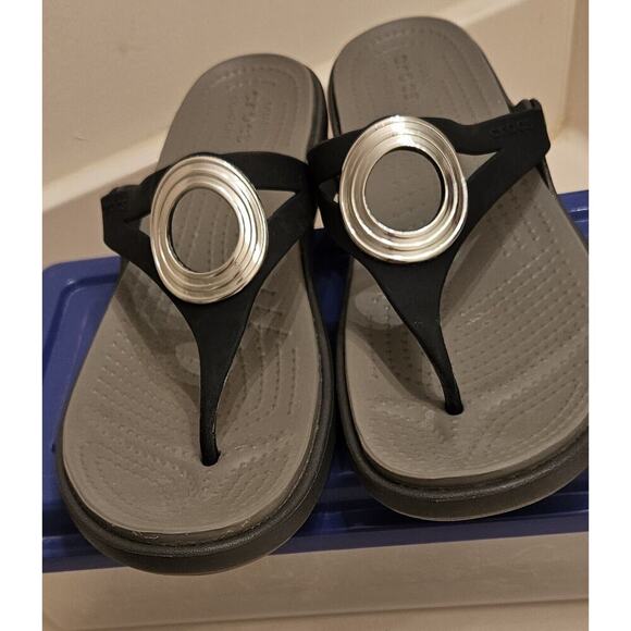 Crocs Sanrah 203342 Navy Blue w/ Silver Circle Wedge Slip on Thong Sandals Women - Picture 3 of 11